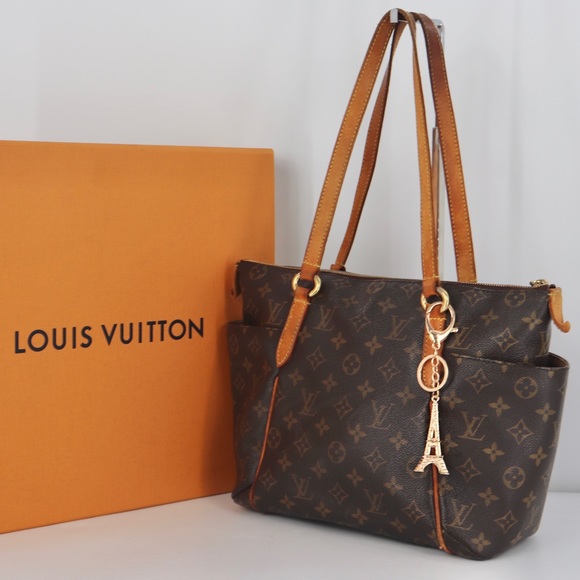 Louis Vuitton Handbags - 🌺POPULAR🌺 Shoulder tote bag